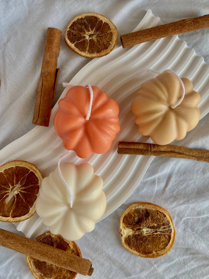 Pumpkin Candle for wholesale by Suri & Co.Ch