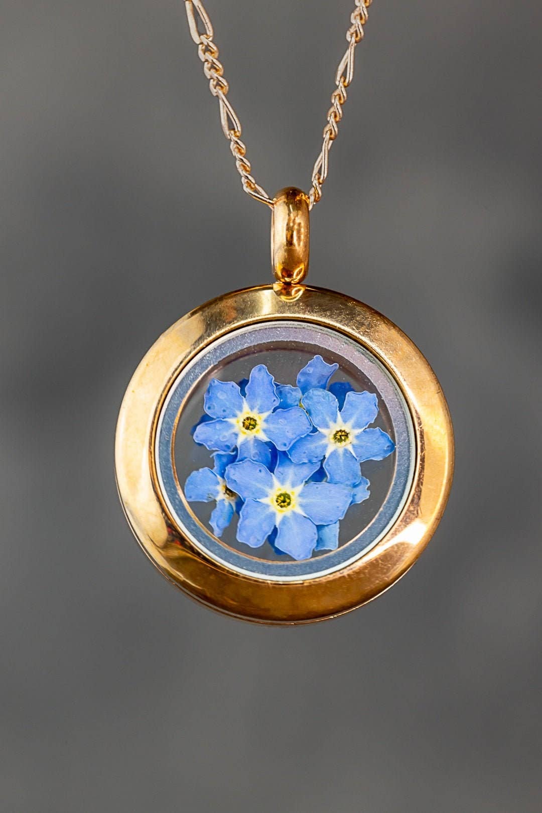 MadamLili – Großhandel Kette mit Anhänger/Charm – Rosegold Vergoldetes Medaillon Vergissmeinnicht - 925 Sterling Vergoldete Kette mit Echten Blüten - K925-1266