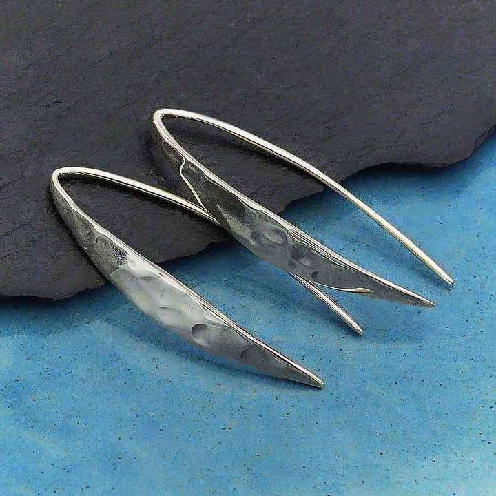 Nina Designs – wholesale Hängande örhängen – Sterling Silver Hammered Arc Örhängen0