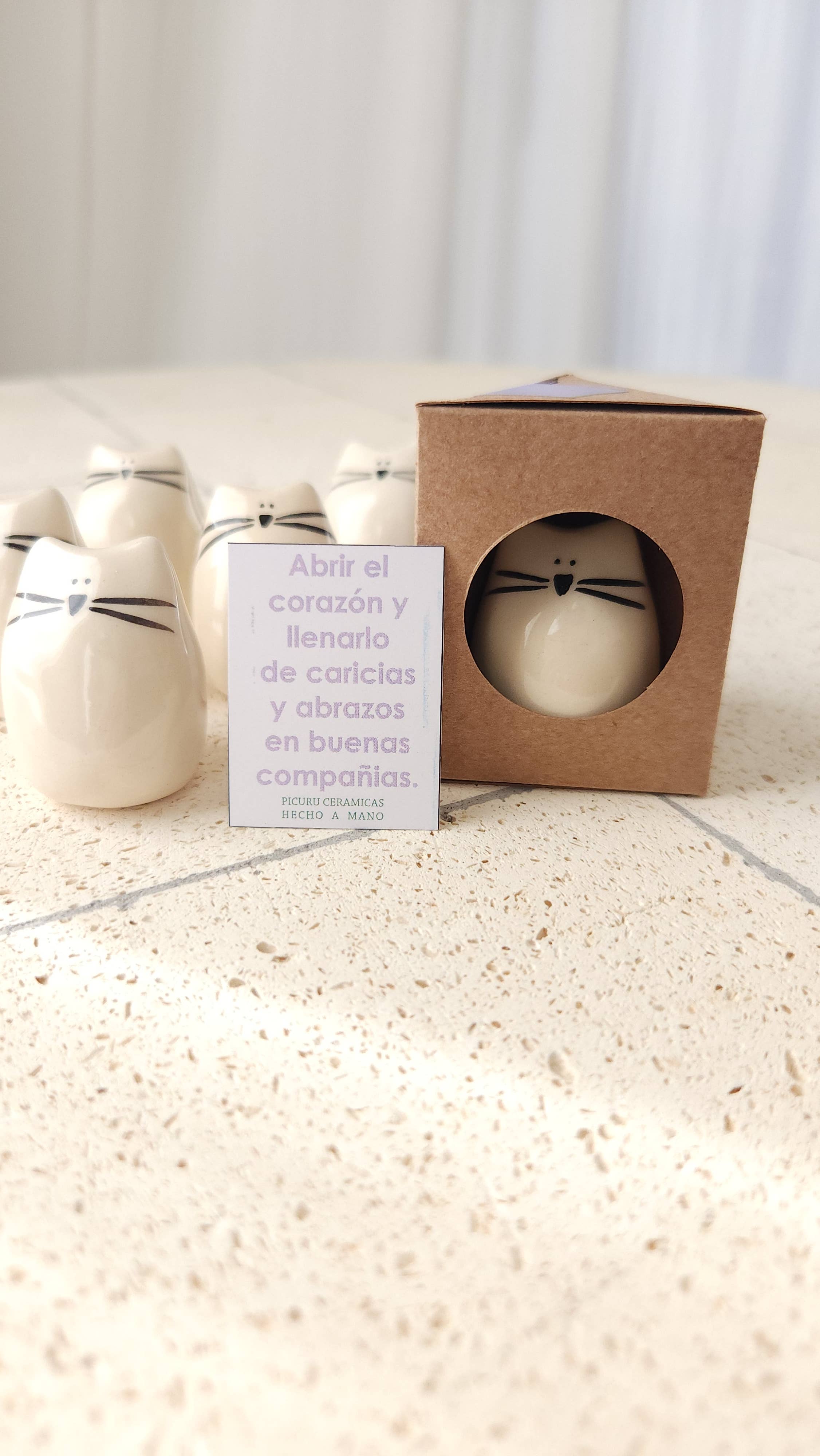 Picuru ceramicas – wholesale Dekorativ statyett – Kattunge amulett för mys (på 5 språk)6