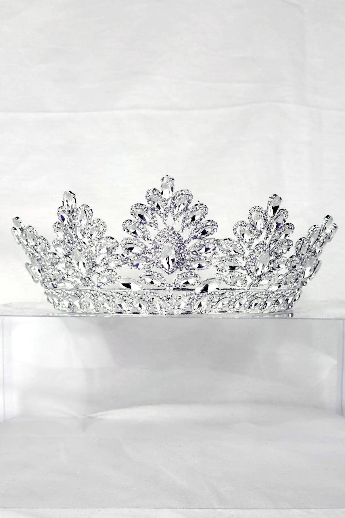 Chicas - Wholesale Tiara - Women's - One Size Fits All Metal Tiara With Rhinestones. HT9374