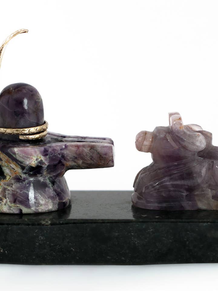 Shivalinga en améthyste naturelle de 7 pouces avec Nandi pour la vente par Exotic India Art