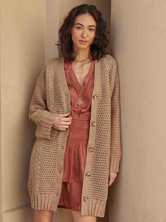 Cardigan long en maille torsadée pour la vente par Current Air