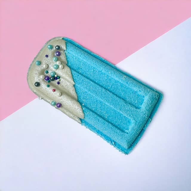The Lavish Goat - Wholesale Bath Bomb/Fizz - Blue Popsicle Prize Inside Bath Bomb1