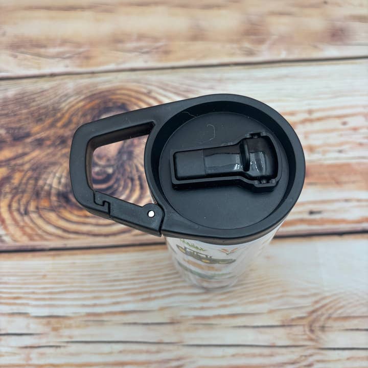 Sage & Soil - Vendita all'ingrosso Bicchiere/tazza - Bambini e neonati - Bicchiere con cannuccia isolato per bambini con trattore verde da fattoria7