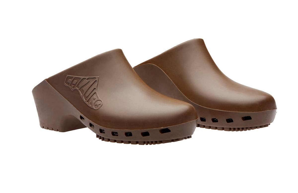 Calzuro - Wholesale Clogs - Women's - Calzuro Classic Clogs Without Holes - Brown3
