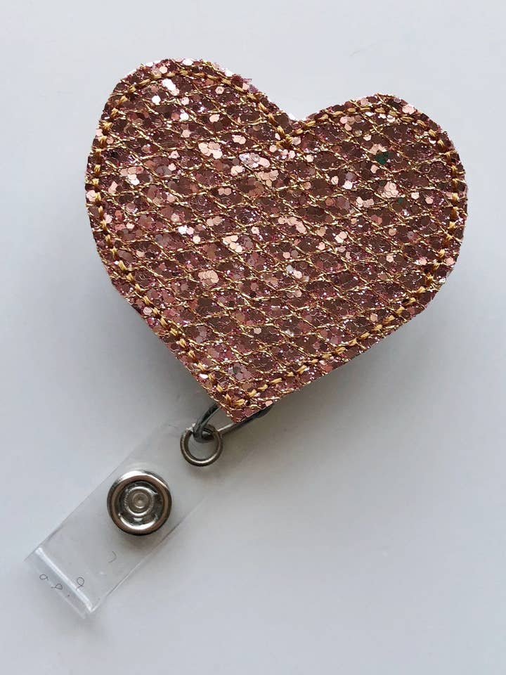 Corazón de Purpurina Portaidentificación Retráctil para el Día de San Valentín – Soporte de Identificación | Accesorio Brillante de San Valentín - Plata para venta al por mayor de Amanda Rose Thread Co