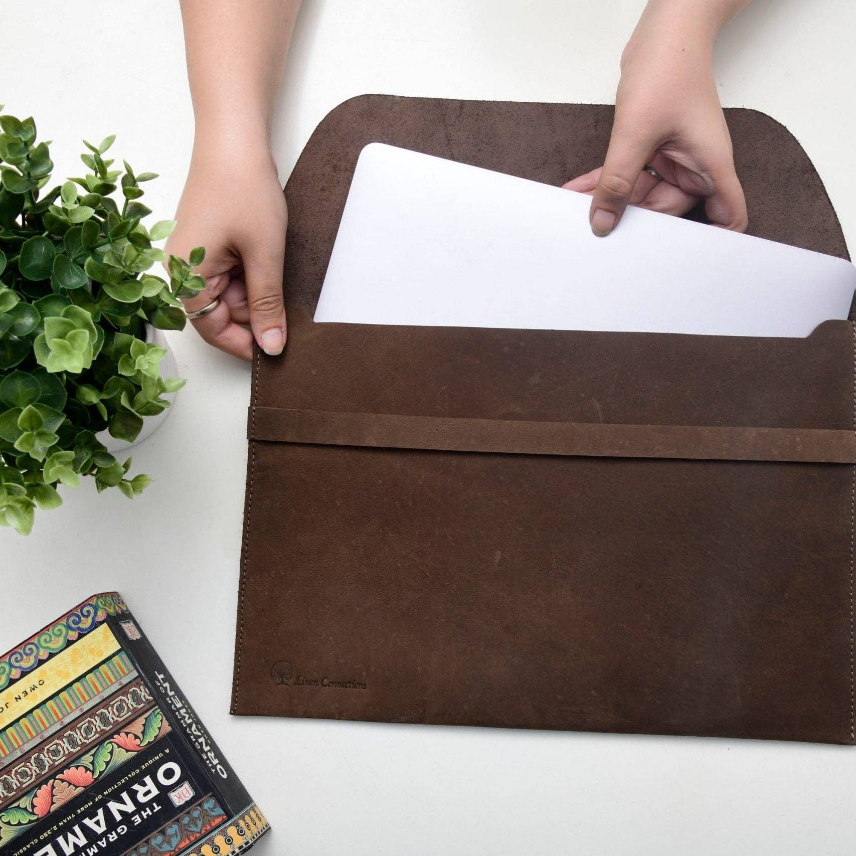 Glamthread – wholesale Laptop/tablet case – Women's – Handmade Leather Macbook sleeve - Elegant Look0