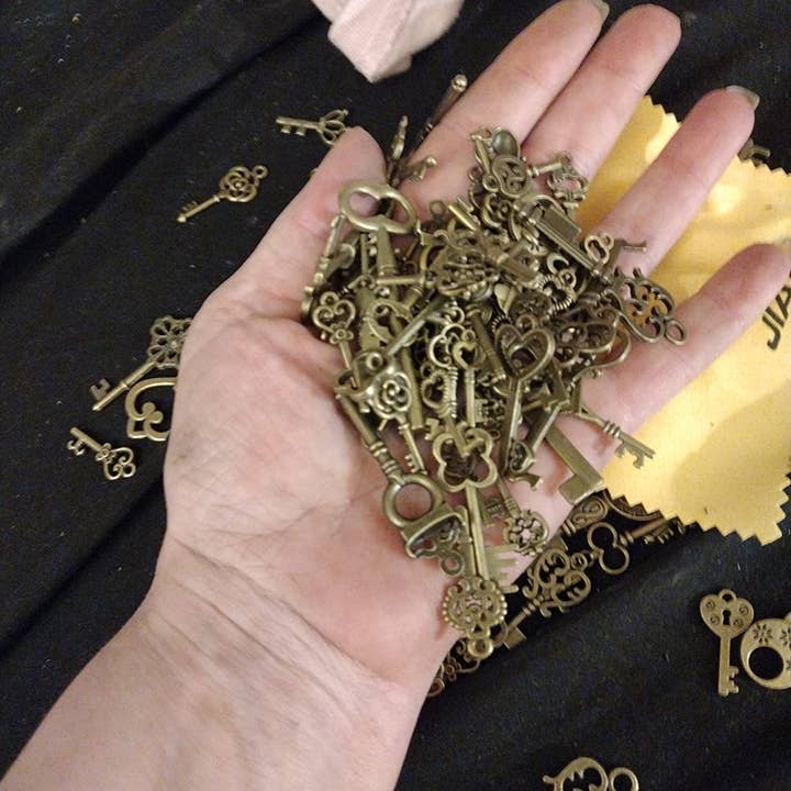 Magnifique Hearts - Wholesale Craft Supplies - Vintage Bronze Brass Keys, Jewelry Making Craft Supplies DIY1