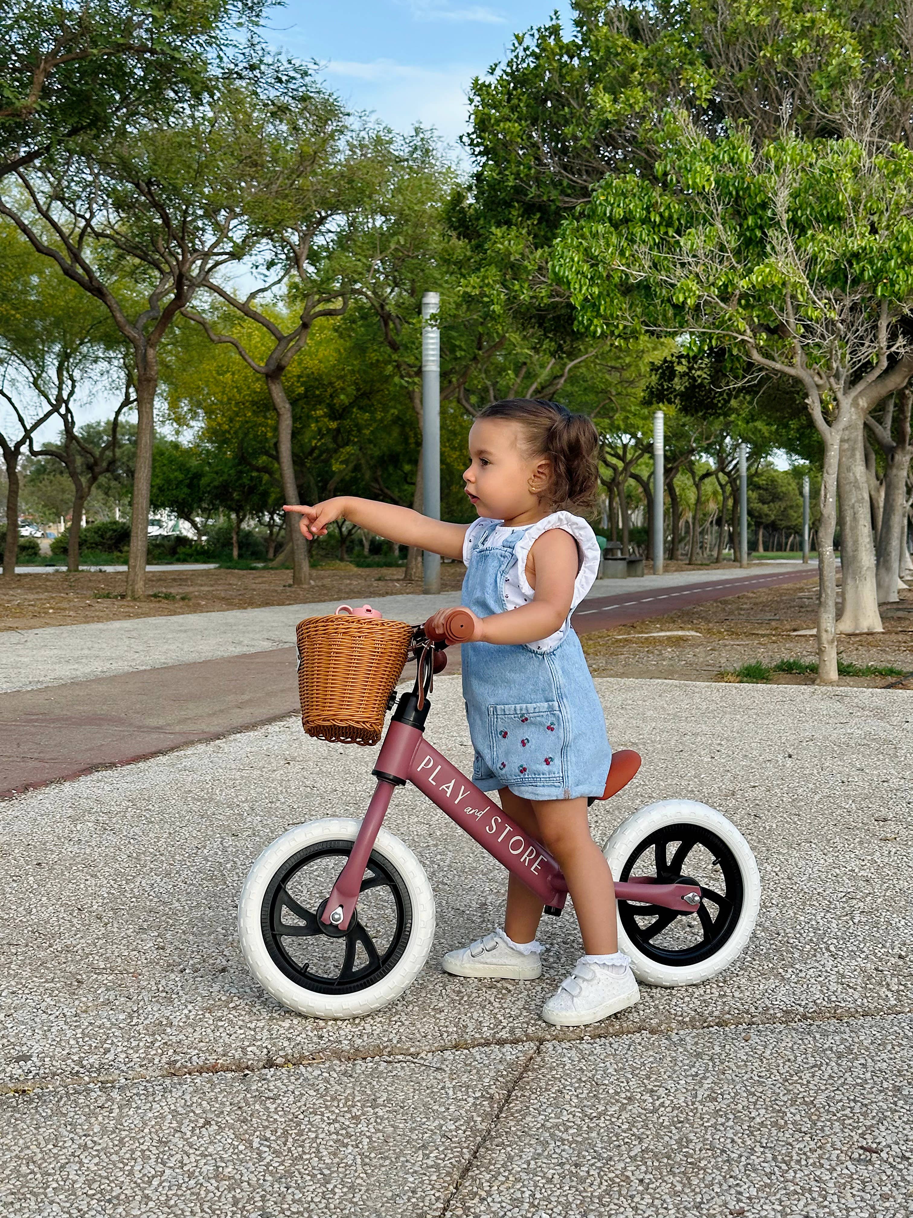 Play and Store – Engroshandel Cykler og scootere - Børn – Balancecykel Kirsebær Leg og Opbevaring1