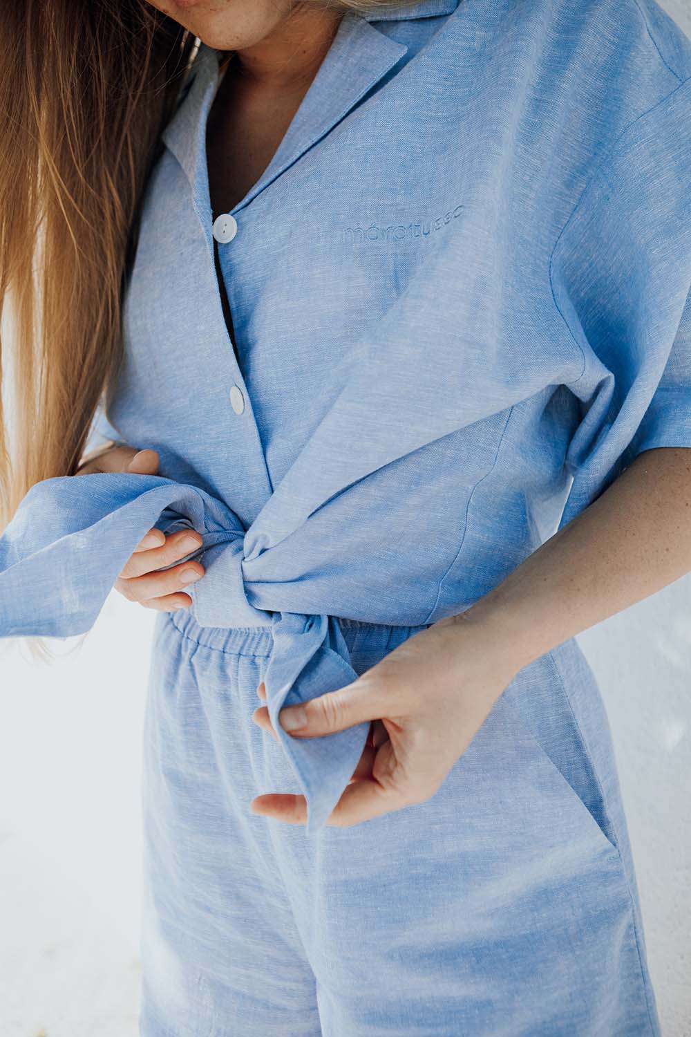 MARATUSSO - Vendita all'ingrosso Completo loungewear - Donna - Set Blue Wave con camicia oversize e shorts in lino e cotone4