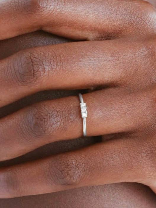 925 Silver - Trio CZ Ring för wholesale av REDCHERRYBLVD