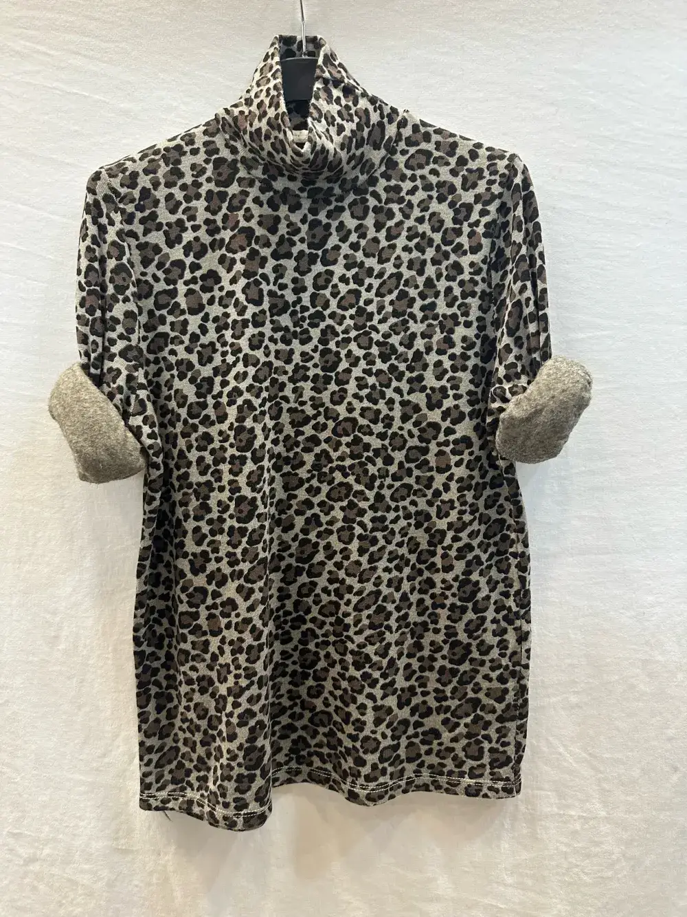Mimi & Gogo - Wholesale T-Shirt - Women's - Leopard Turtleneck Top @5672_HLeoColChemine2