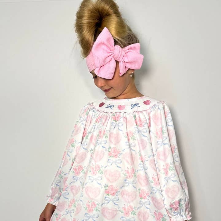 Robe à smocks pour fille avec cœur festonné pour la vente par Clover Cottage