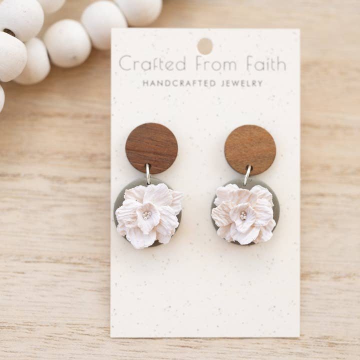 Crafted From Faith, LLC - Venta al por mayor Pendientes colgantes - Colgantes de clavel