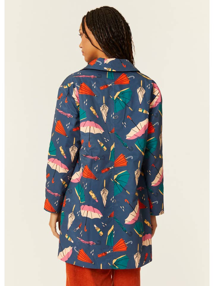 Pepaloves – Großhandel Regenmantel – Damen – Kurzer Damen-Trenchcoat mit Regenschirm-Motiv5