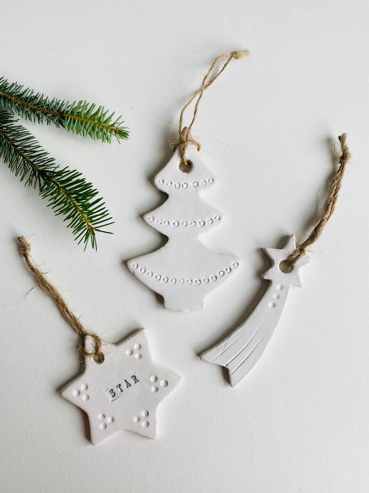 Presente de Natal: conjunto de cabides árvore de Natal em cerâmica branca por atacado de Poca Ceramics