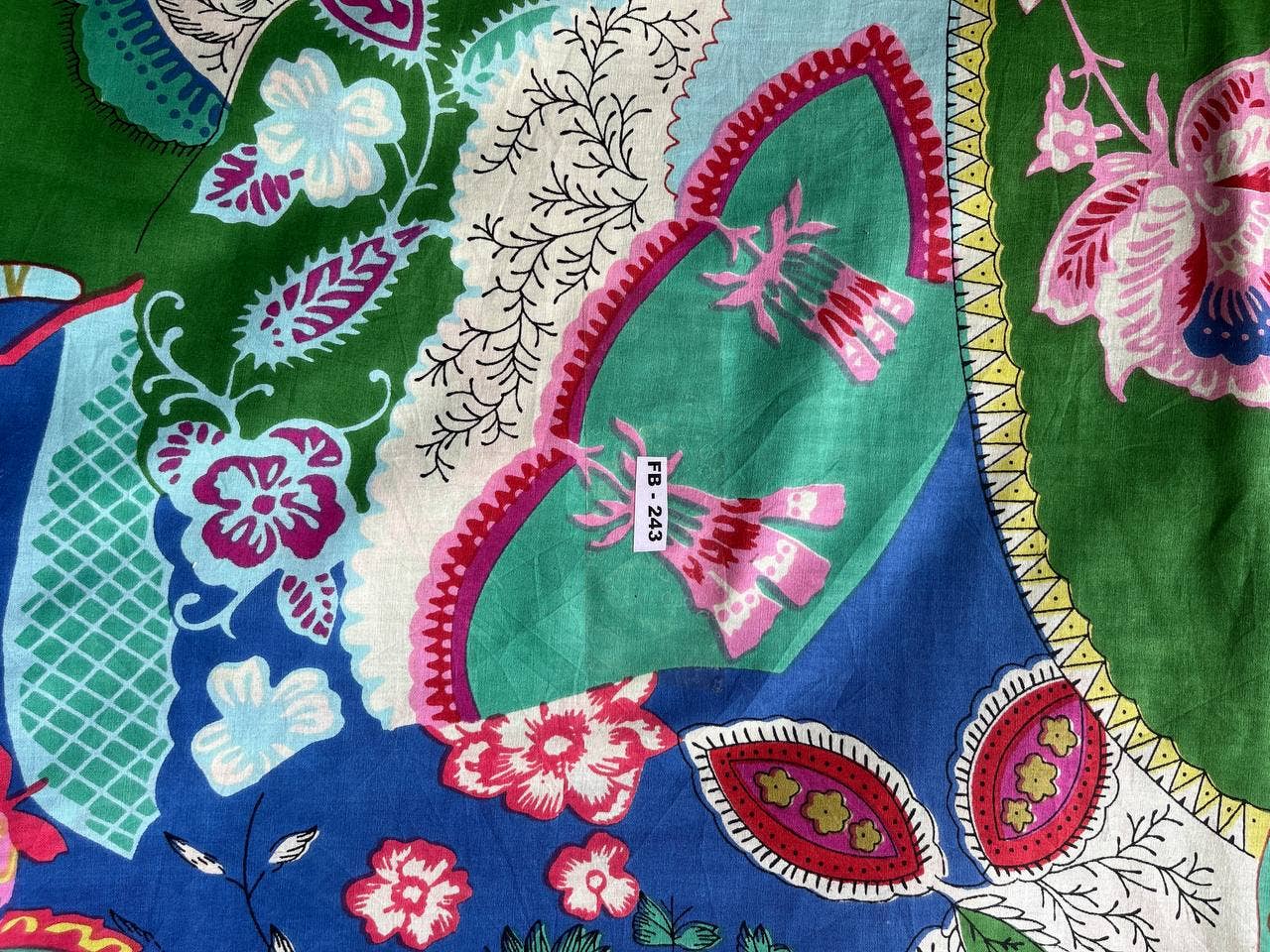 Bhawana Handicrafts - Venta al por mayor Pinturas para tela - Tela de algodón estampada a mano para confección con diseño floral3