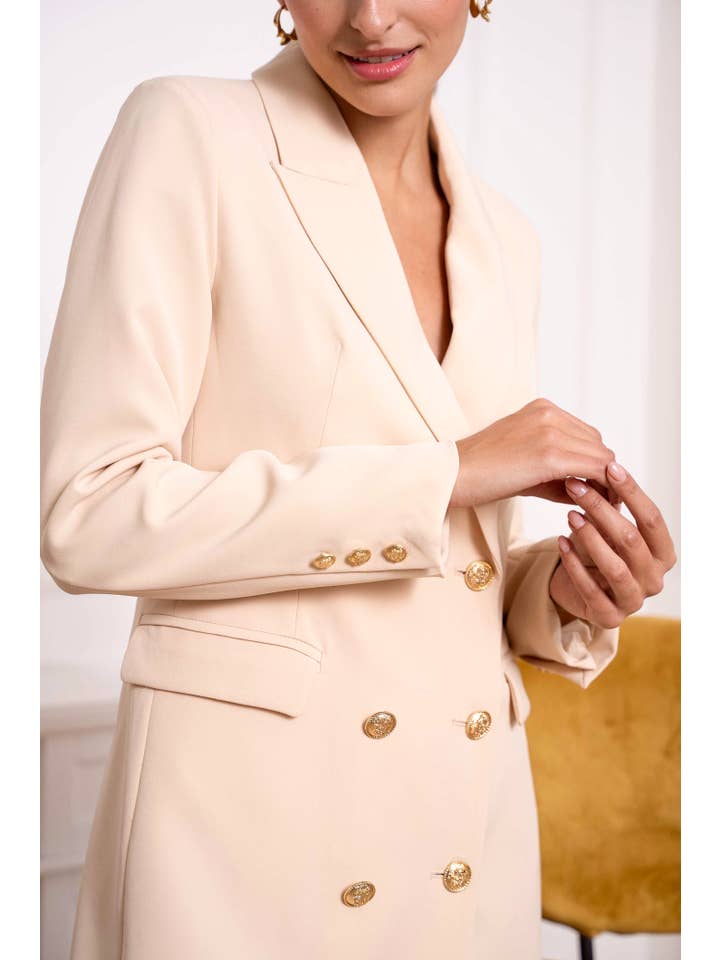 Attentif Paris – Engroshandel Jakke - Dame – Solid dobbeltradet blazer-kjole med guldfarvede knapper13