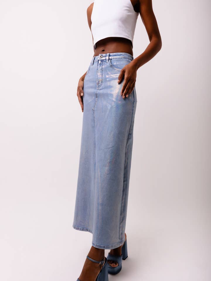 Mimi Stretch-Maxirock aus leichtem Denim im Metallic-Look für den Großhandel von Amy Lynn