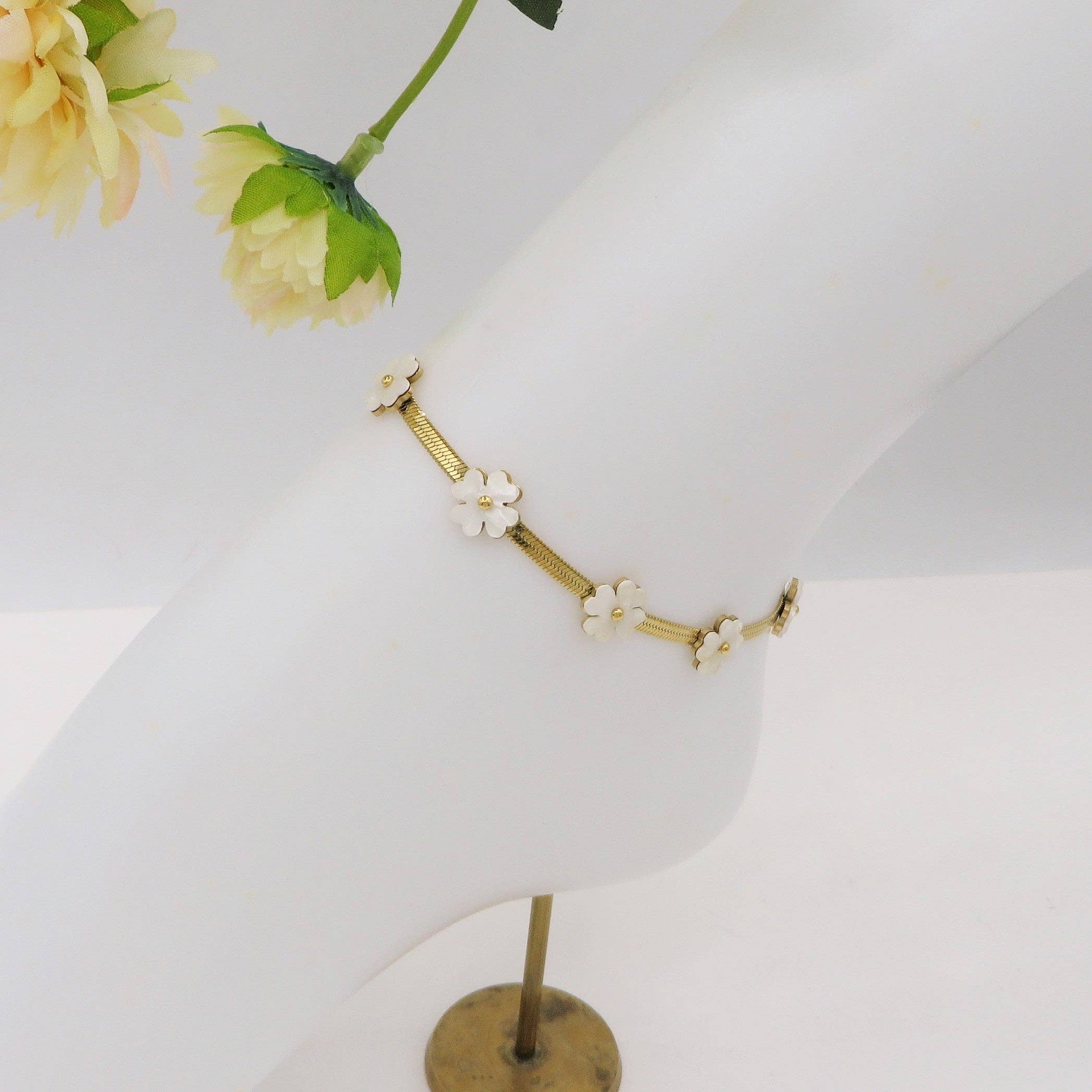 Daemon srls - Wholesale Cuff Bracelet - ELEONOR FLOWERS ~ Cavigliera in ACCIAIO INOSSIDABILE fiori in madreperla + catena snake piatta0