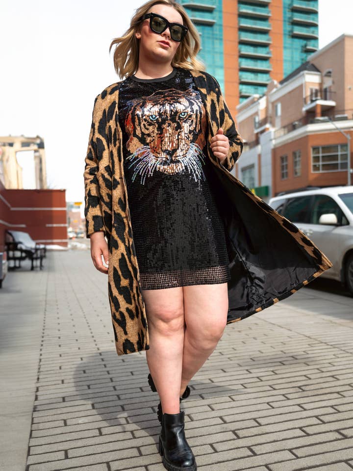 Black Tiger Head Sequin Tee for wholesale on Faire6