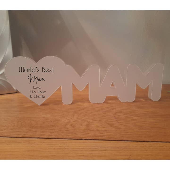 Freestanding Mam with 1 Heart for wholesale by Acrylico
