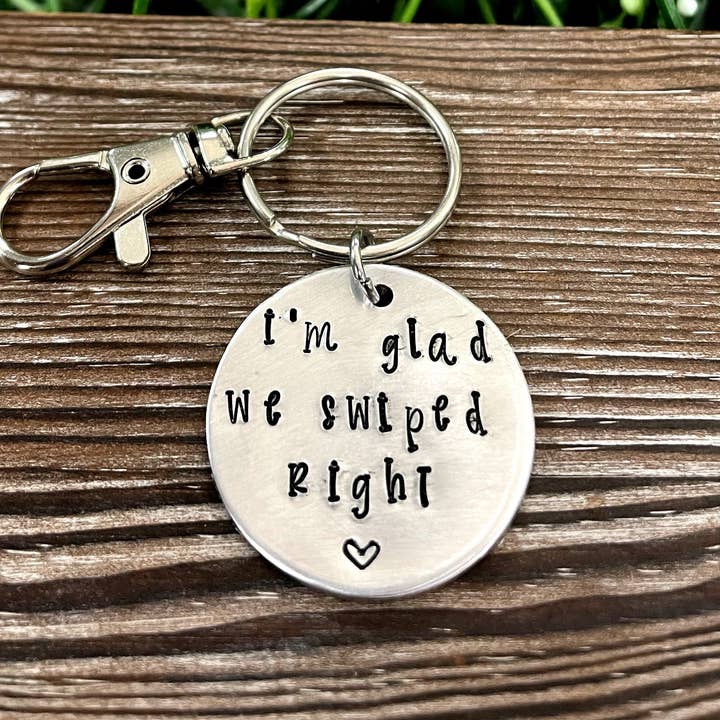 Handmade by Marlayna - Vendita all'ingrosso Portachiavi - Unisex - I'm Glad We Swiped - Portachiavi stampato a mano destra, regalo per fidanzato, San Valentino