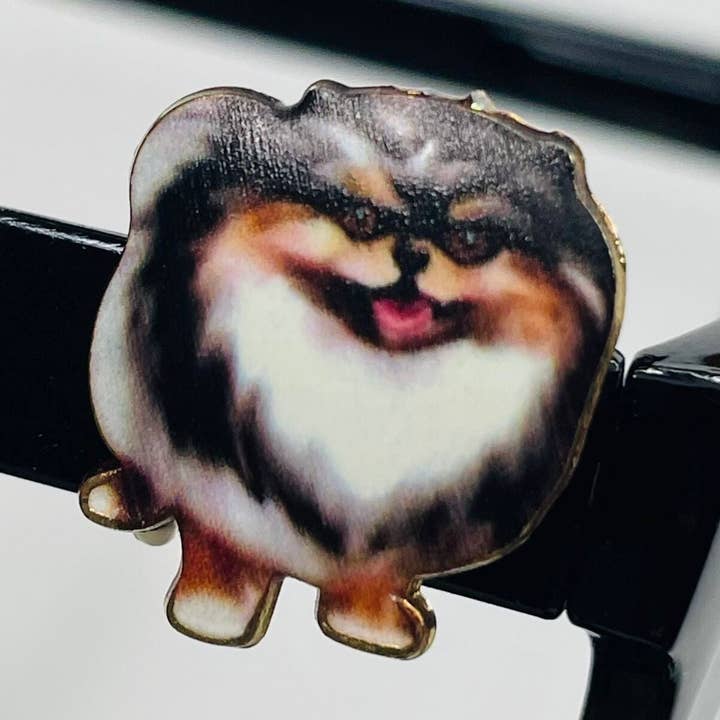 Chien Poméranien Noir et Blanc Plaqué Or Émail EyeDeco pour la vente par Cork and Charm