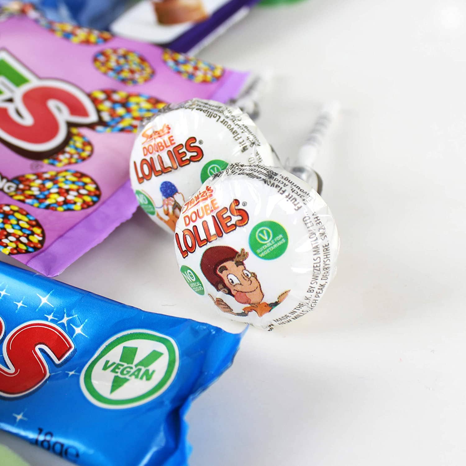 HamperWell – wholesale Gift bag set/pack – Ultimate Retro Sweets Gift Hamper1