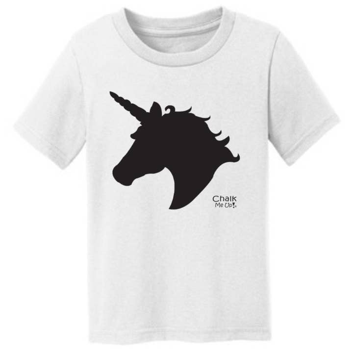 Le t-shirt Unicorn DIY Tie Dye comprend un kit de teinture et 6 marqueurs à craie pour la vente par Chalk Me Up
