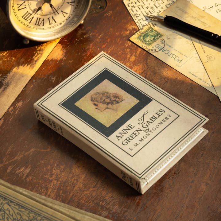'Anne of Green Gables' by Lucy Maud Montgomery 1908 Passport/Notebook Wallet for wholesale by Novel Book Store