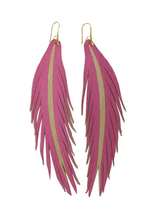 Pendiente largo de piel con plumas - Pintado rosa fuerte para venta al por mayor de The Supply Society