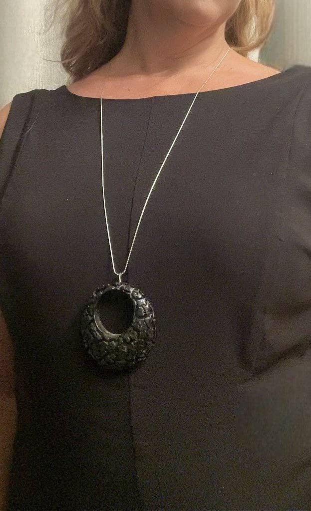 Gloria Mago - Wholesale Pendant/Charm Necklace - Long necklace Inside the Labyrinth black resin brass plated with 10µ sterling silver1