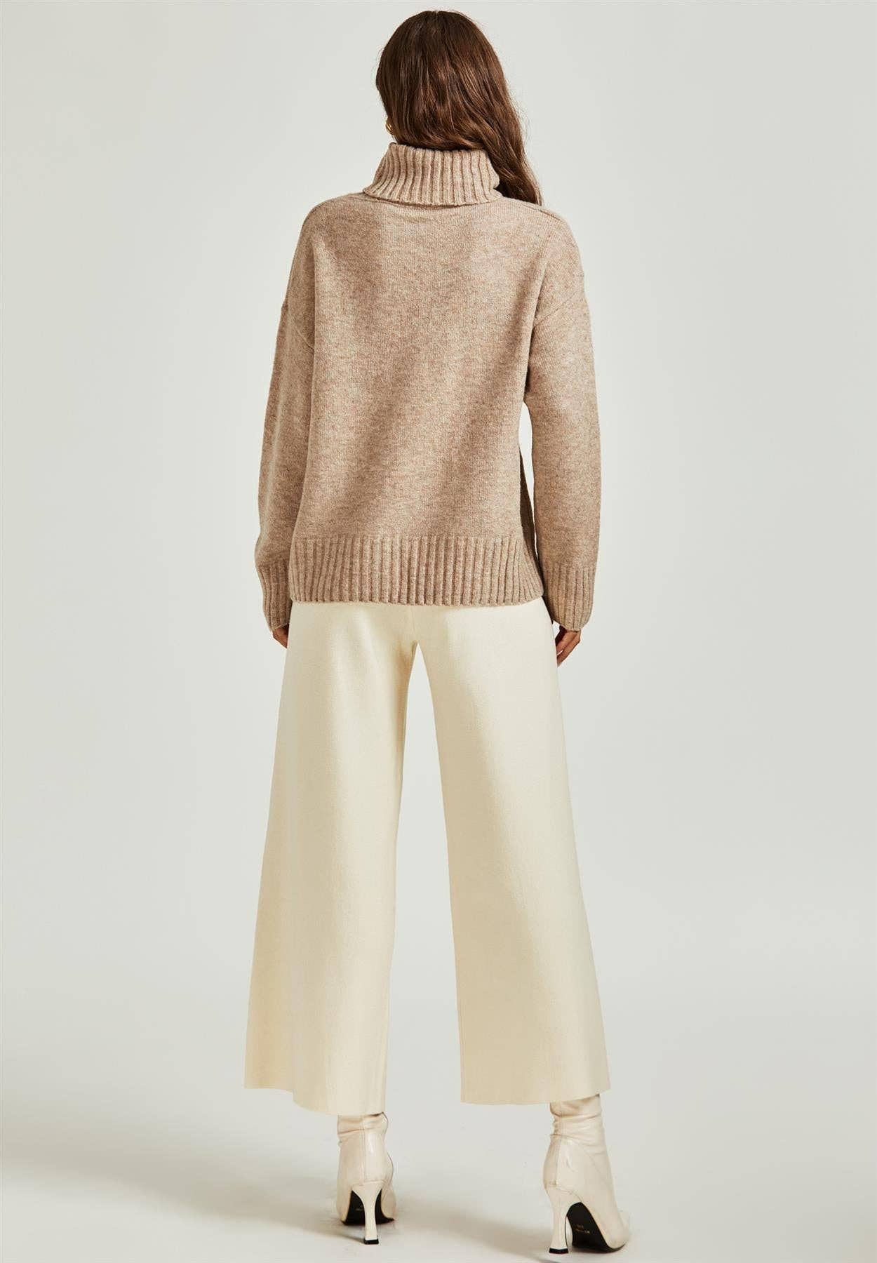 Crema Top de jersey con cuello alto en crema de venta al por mayor en Faire5