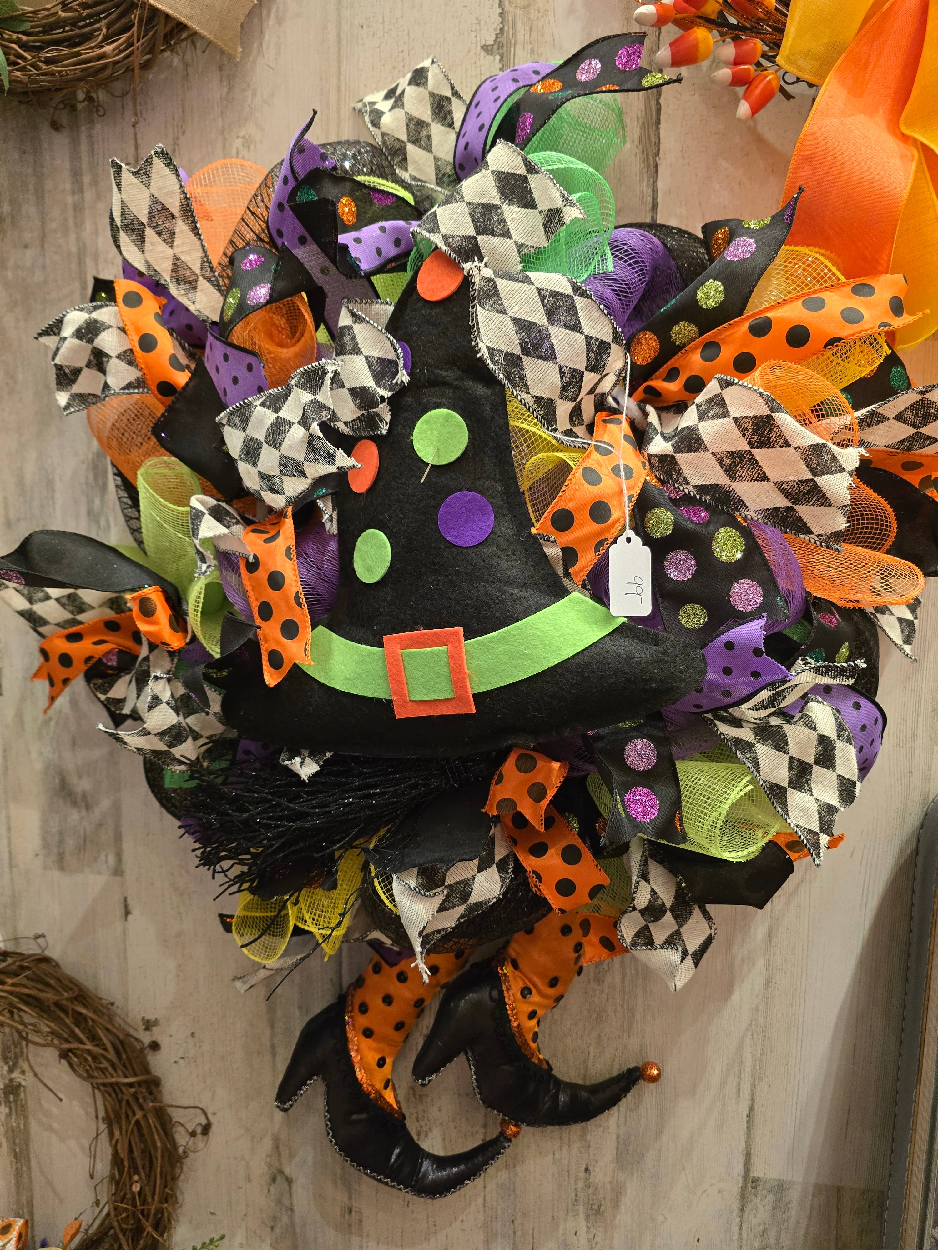 An Array of Wreaths, LLC - Vente Couronne - Couronne en maille déco sorcière d'Halloween1
