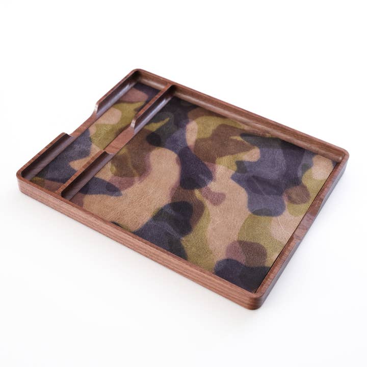 Plateau de valet en cuir camo pour la vente par Leander