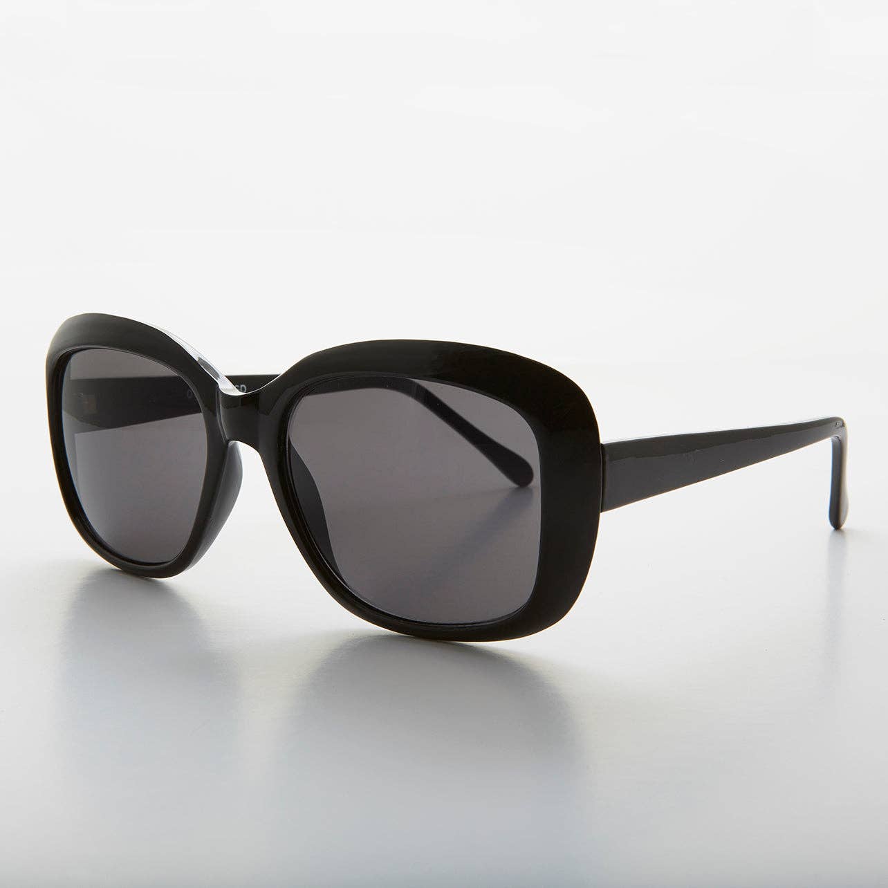SUNGLASS MUSEUM - Wholesale Sunglasses - Women's - Square Retro Vintage Women's Sunglass - Gwen3