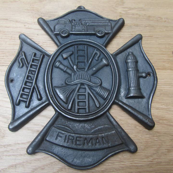IronmongeryWorld - Wholesale Plaque - Cast Iron Fireman Emblem Plaque