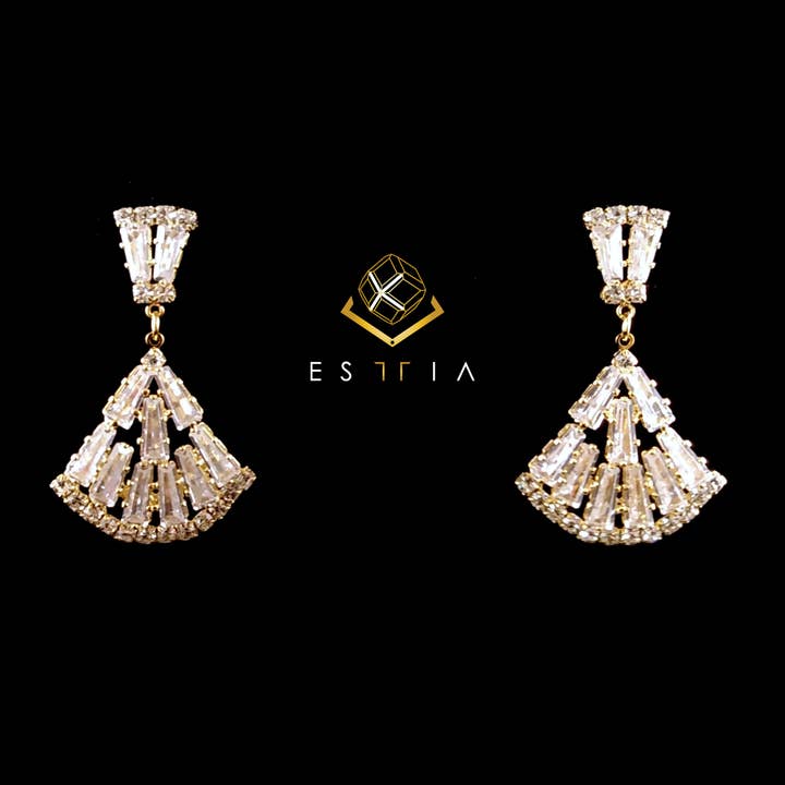 Boucle d'oreille lustre en forme de goutte cubique Chaé Fan pour la vente par Esttia