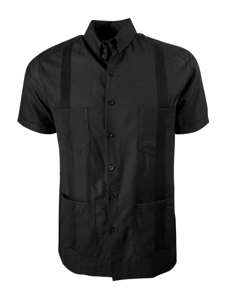 Bereit zu gehen | Schwarze Vier-Taschen-Kurzarm-Guayabera für den Großhandel von Y.A.Bera Clothing Modern Guayaberas