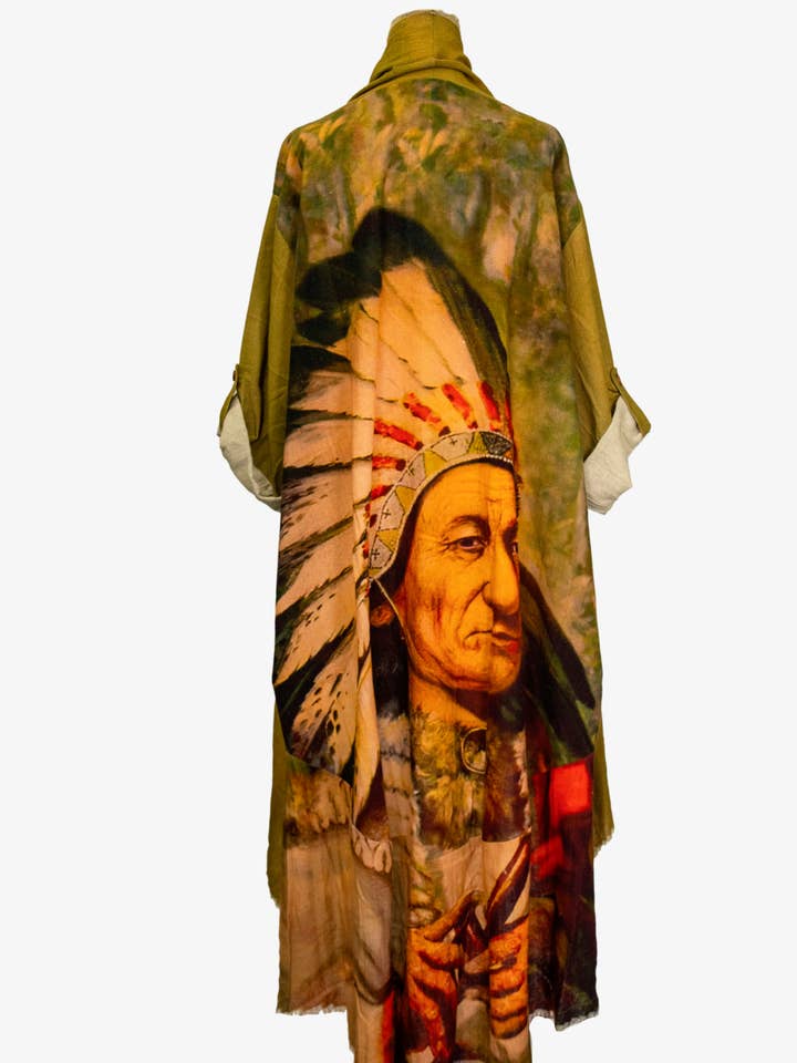 LeParisPetit by I Love Linen – wholesale Kimono - Dam – Duster med Sitting Bull-tryck – Oliv & flerfärgad grafik0