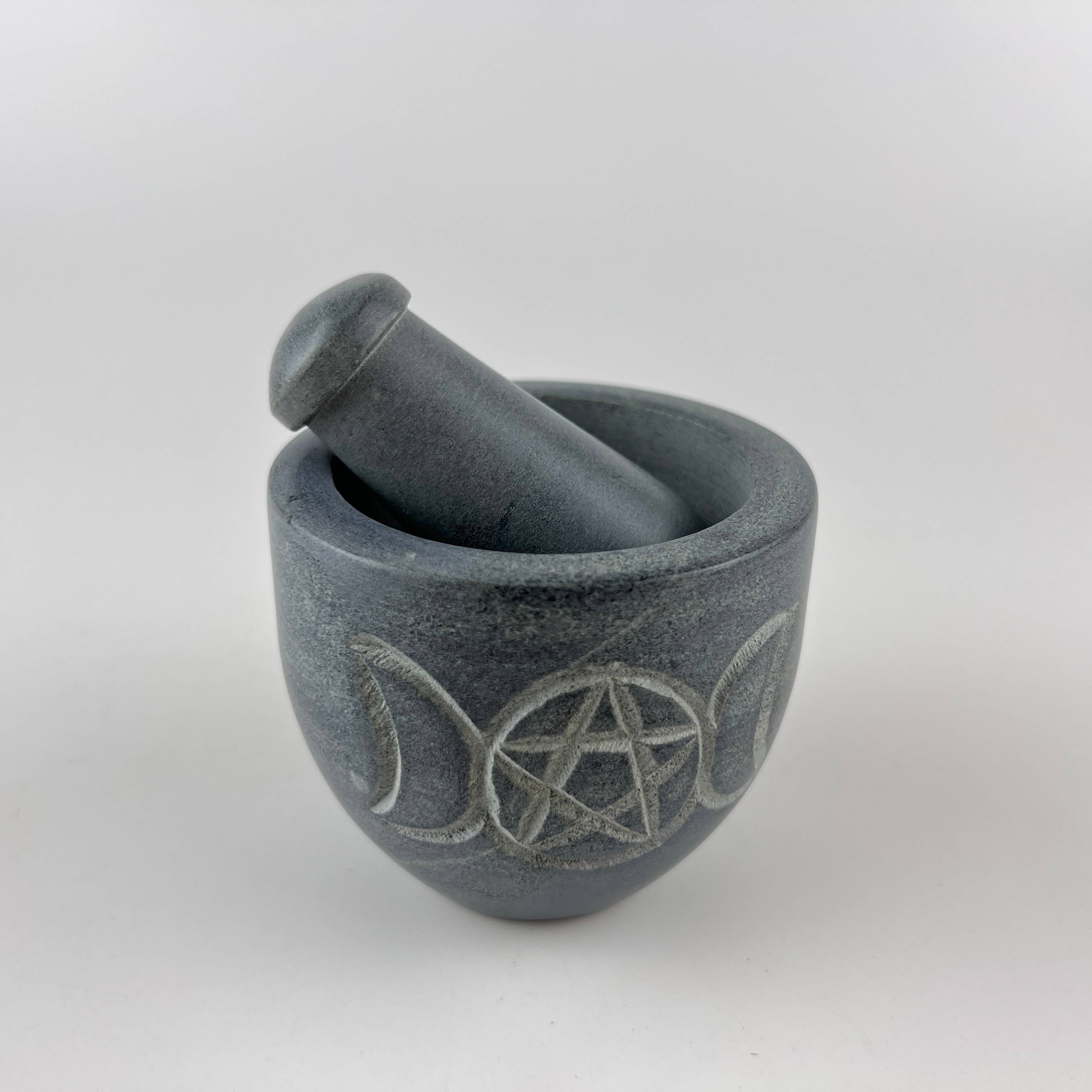 GREENROOTS USA LLC - Vente Mortiers et pilons - Mortier et pilon en stéatite sculptés Triple Moon Pentagram 2,75 pouces5