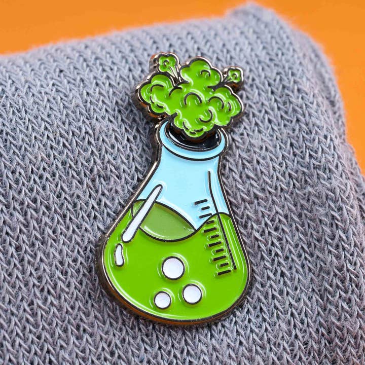 Heebie Jeebies USA - Wholesale Lapel Pin/Button - Science Pin Beaker2