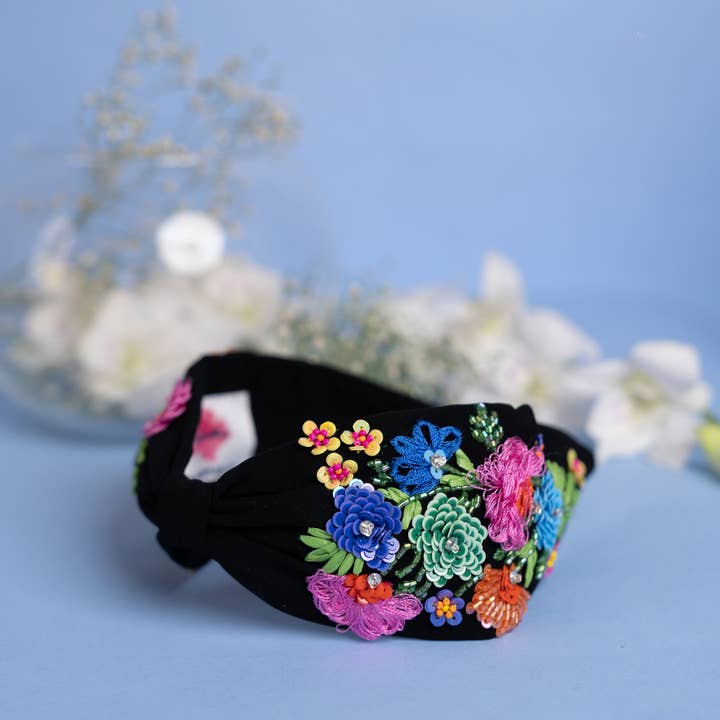 Betty Cooper geborduurde hoofdband in zwart - Vintage Garden voor wholesale door Elaa