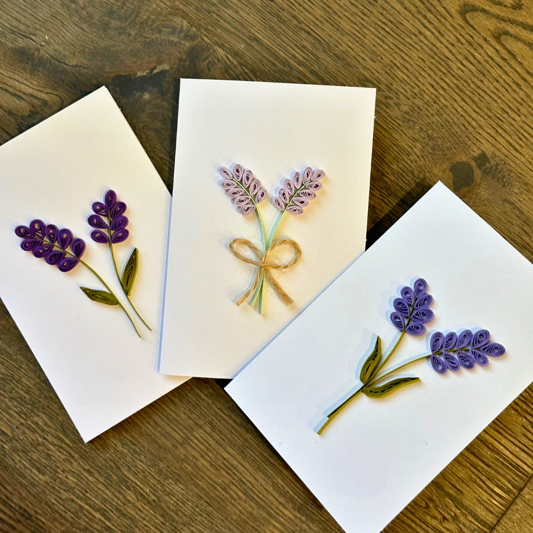 Craftify Mom – Großhandel Grußkarten für den Alltag – Handgefertigte Grußkarte mit gequilltem Lavendel — Einzigartige Karten1