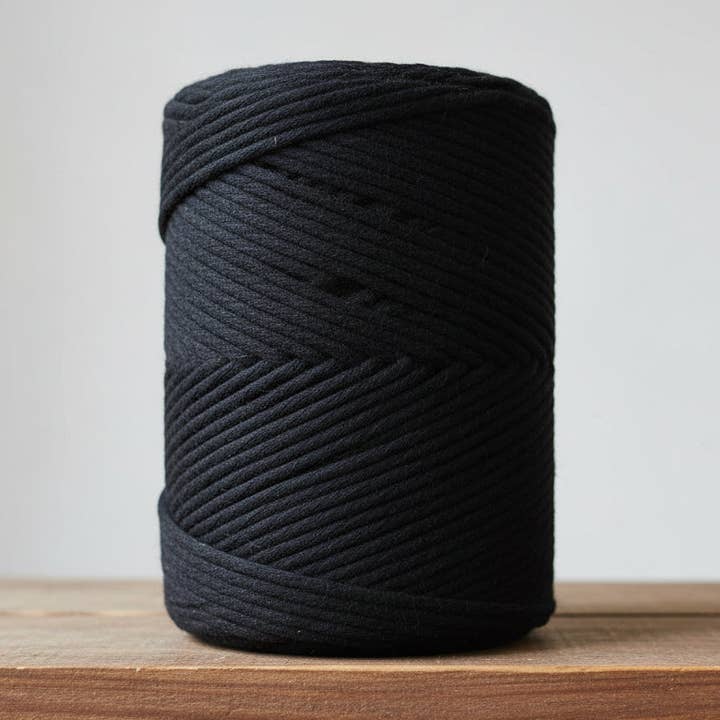 Coton macramé rustique noir pour la vente par WelcomeYarn