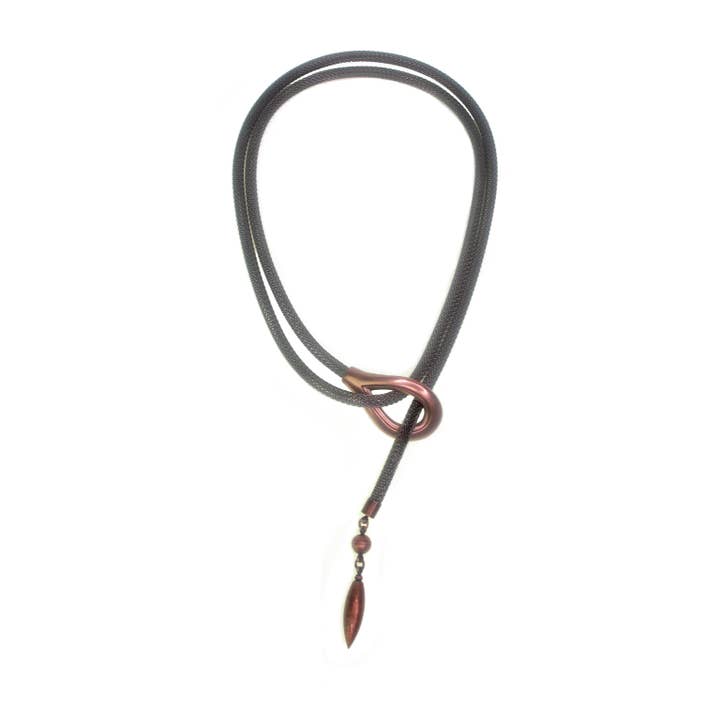 Mesh-Lariat mit Teardrop Durchschlaufe für den Großhandel von Erica Zap Designs