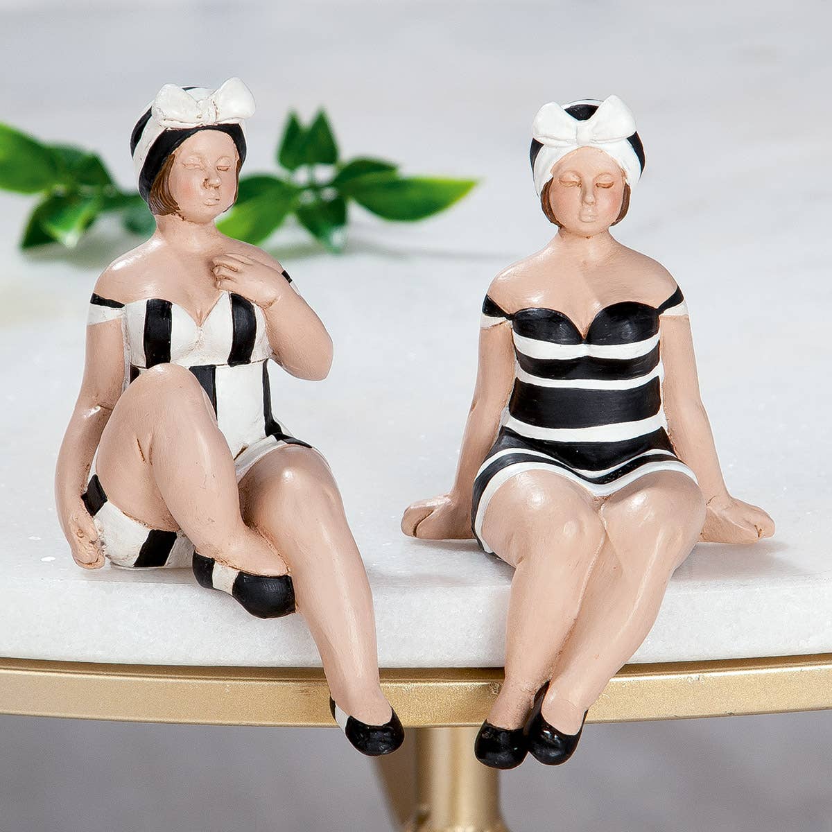 Gilde Handwerk Macrander GmbH & Co. KG - Wholesale Decorative Figurine - Poly figure “Becky” black/white VE 6 so1