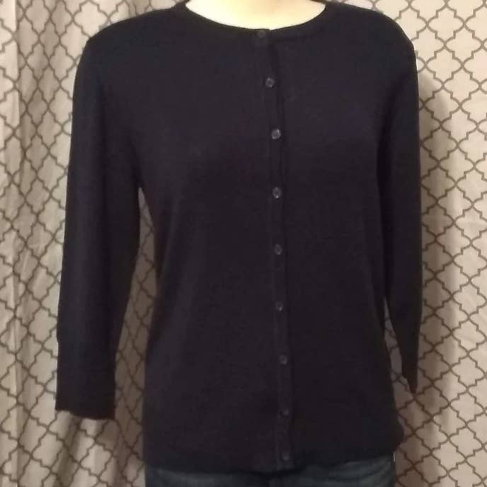 Cárdigan básico de cuello redondo para venta al por mayor de Jones & Ivy Collections, Inc.